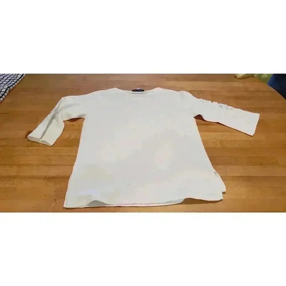 White Top Embroidered Roses Cut Out 3/4 Sleeve Bob Mackie 1990s Sz XS - Picture 12 of 12